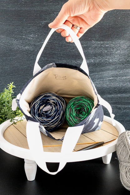 Innenansicht der gefütterten Stricktasche mit weichem Volumenvlies für optimalen Projektschutz
