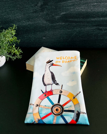 Handgenähte Buchhülle mit Möwe und Steuerrad aus Softshell