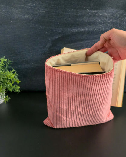 Handgenähte Buchhülle aus Cord mit Volumenvlies