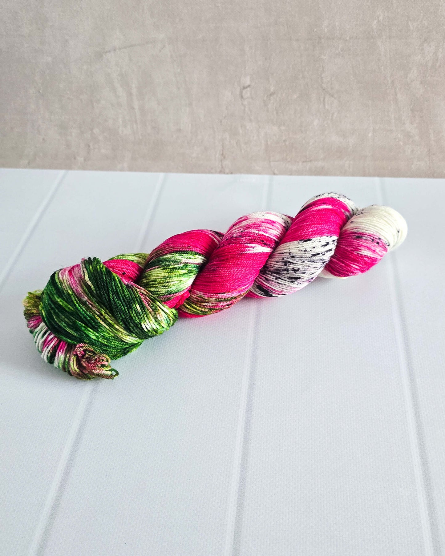 Dragon Fruit - handgefärbte Sockenwolle