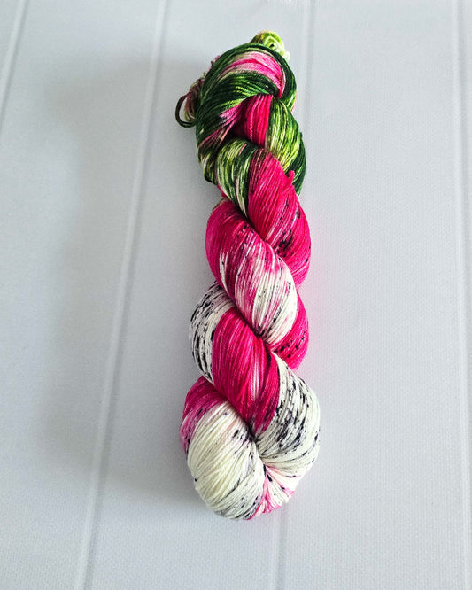 Dragon Fruit - handgefärbte Sockenwolle