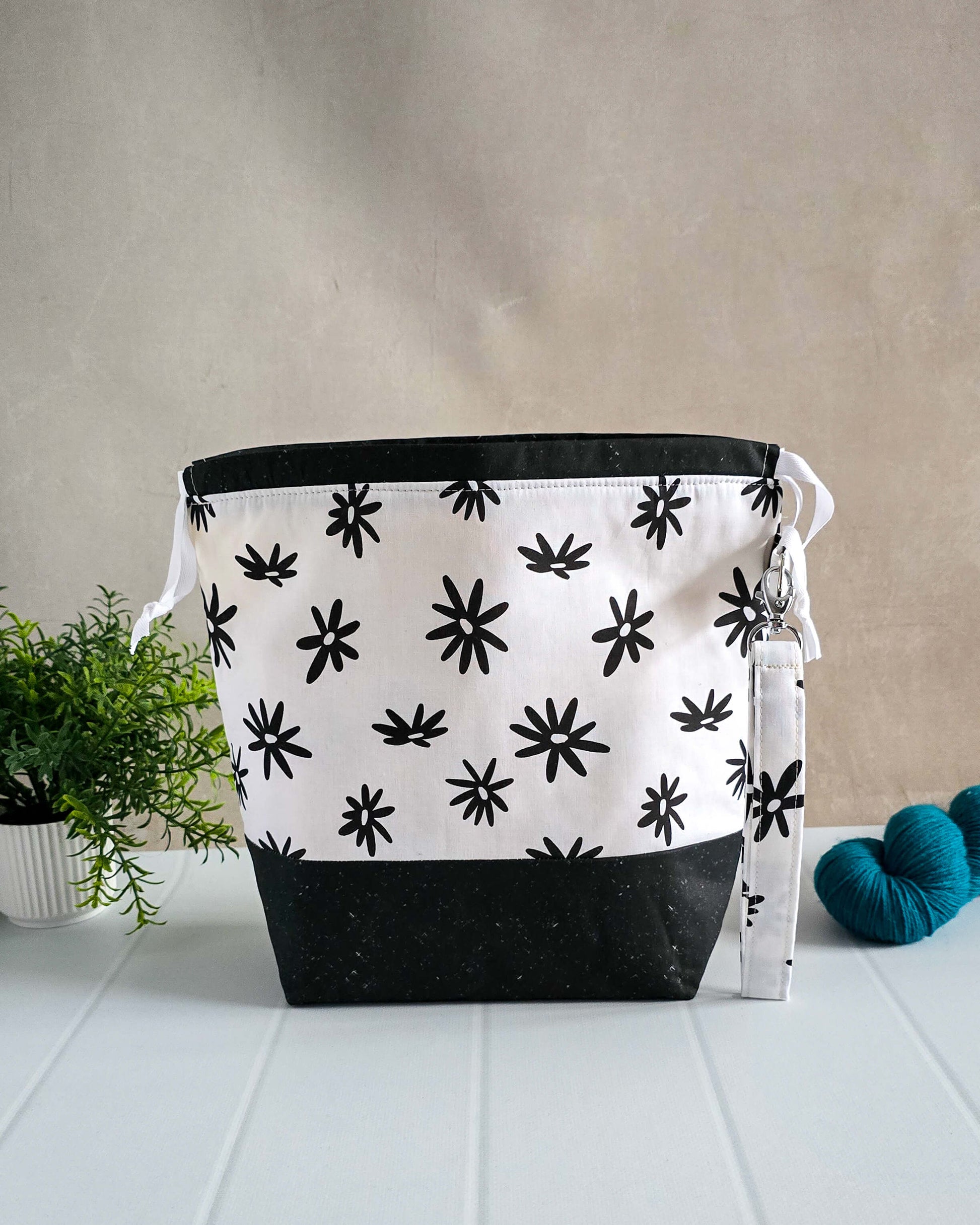 Flower Noir - Njord Bag