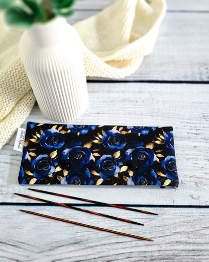 Handgenähte Nadelgarage für 15 cm Nadelspiele, dunkelblaues Rosenmuster, Nadelmikado, Bayern