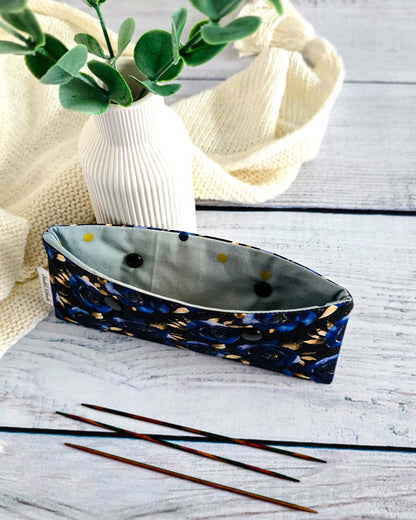 Handgenähte Nadelgarage für 15 cm Nadelspiele, dunkelblaues Rosenmuster, Nadelmikado, Bayern