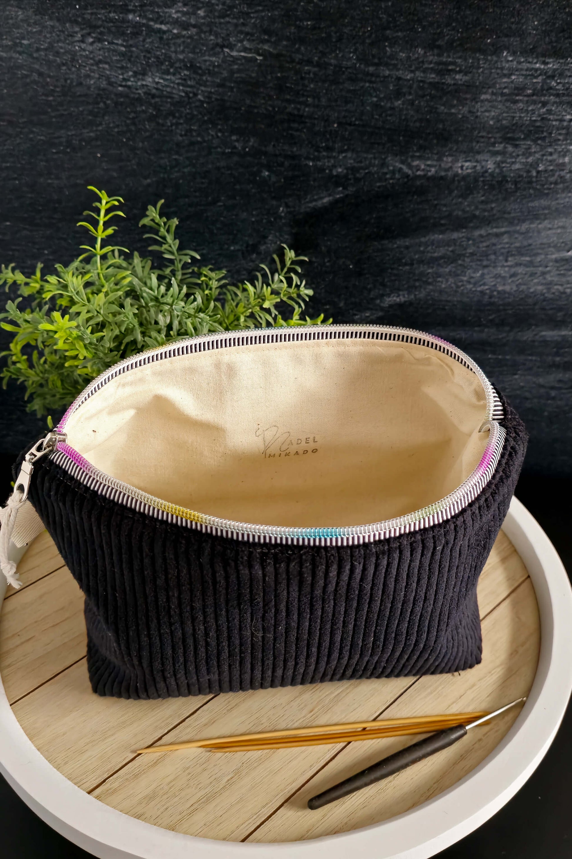 Handgemachte Stricktasche aus der Isvind Bags Kollektion – perfekter Begleiter für unterwegs