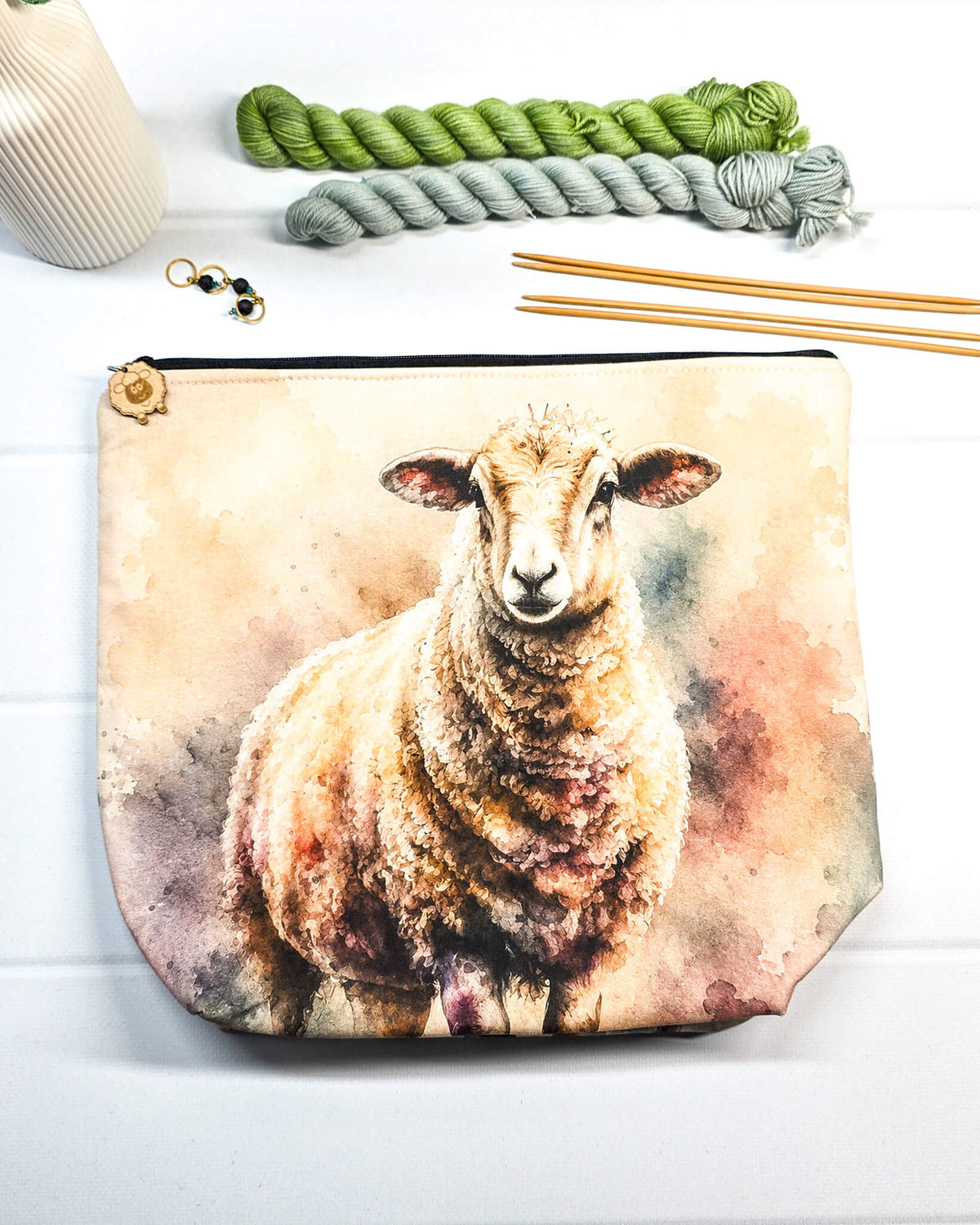 Stricktasche mit großem Schaf in warmen Beige-, Braun- und Rosétönen, handgenäht in Bayern von NadelMikado.