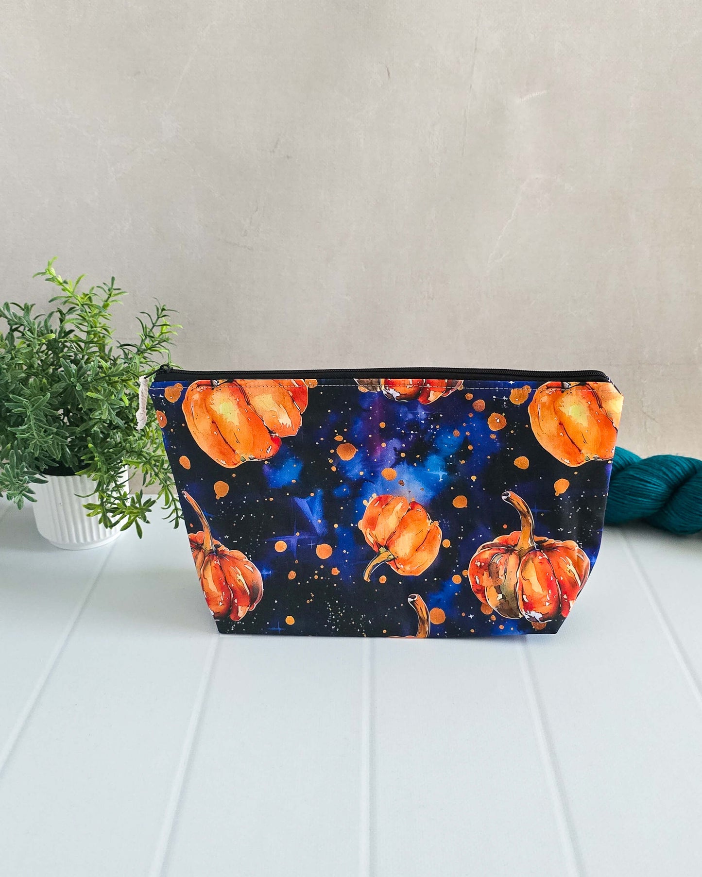 Projekttasche Cosmic Pumpkin – Kürbisse im Galaxie-Design