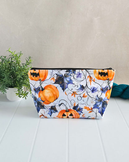 Projekttasche Elegant Pumpkin – Kürbisse & Blätter auf Weiß