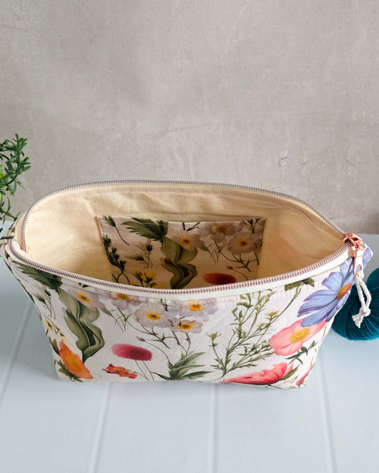 Projekttasche mit Wildblumenmotiv 