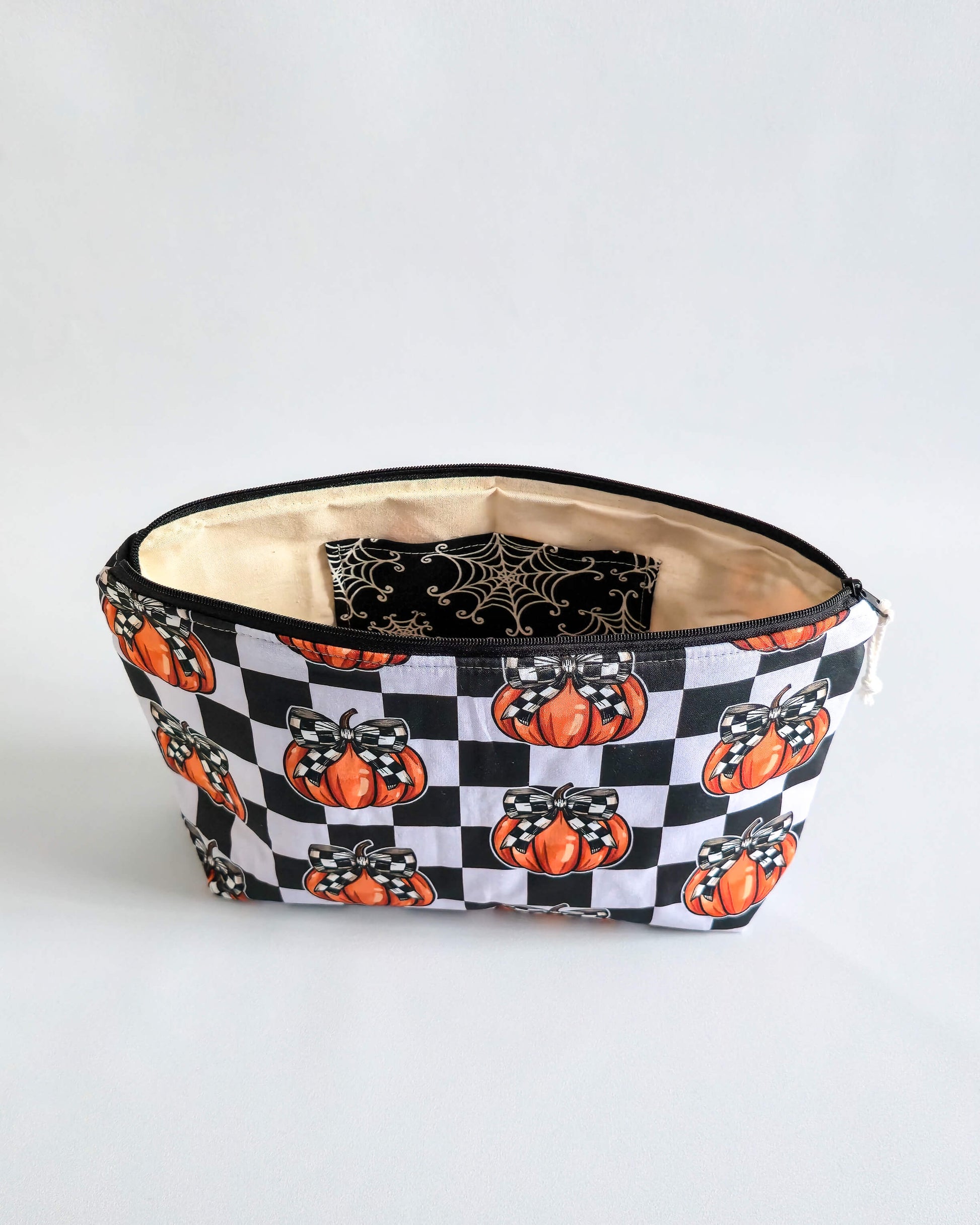 Knit’n Keep Projekttasche „Pumpkin Chic“ – Halloween Edition - Stricktasche mit integrierter Nadelgarage
