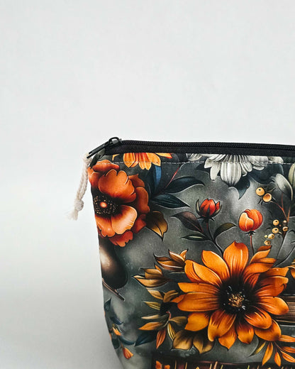 Projekttasche Herbst „Autumn Tales“ – Handmade Stricktasche mit Nadelgarage & Innentasche. Ideal zum Stricken, Häkeln & Aufbewahren von Garn.