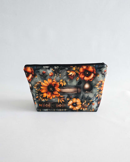 Projekttasche Herbst „Autumn Tales“ – Handmade Stricktasche mit Nadelgarage & Innentasche. Ideal zum Stricken, Häkeln & Aufbewahren von Garn.