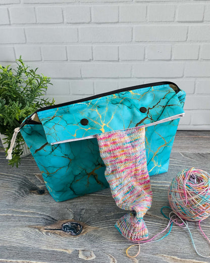Innenfach der Strickprojekttasche mit Nadelgarage