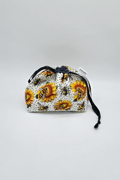 Lyra Bag „Sunny Buzz“ im Einsatz – deine perfekte Begleiterin für kreative Strickmomente mit Stil!