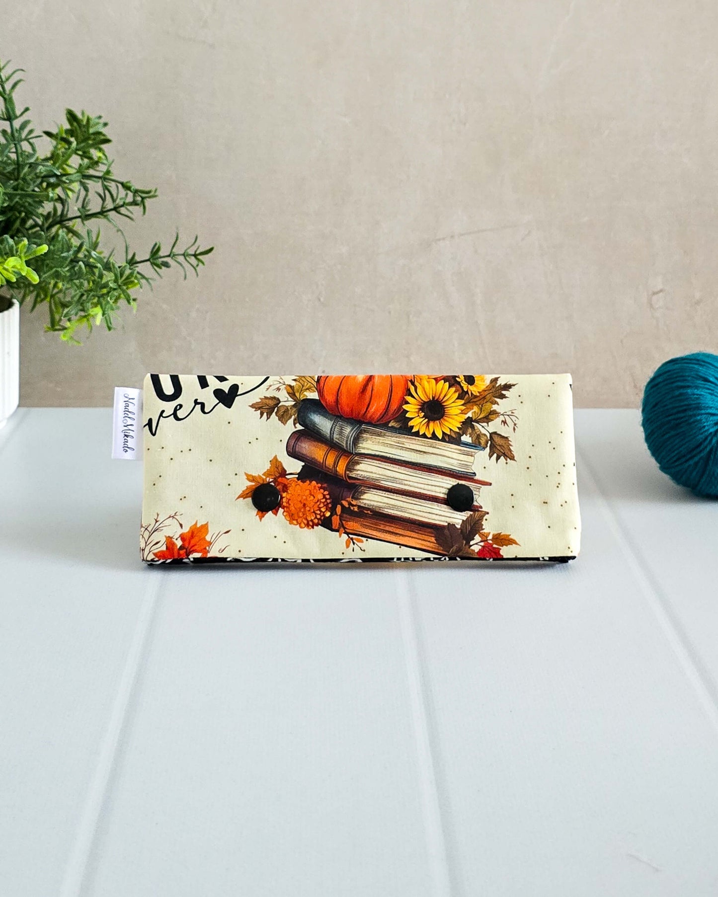 Projekttasche Book Lover – Bücher, Kürbisse & Sonnenblumen
