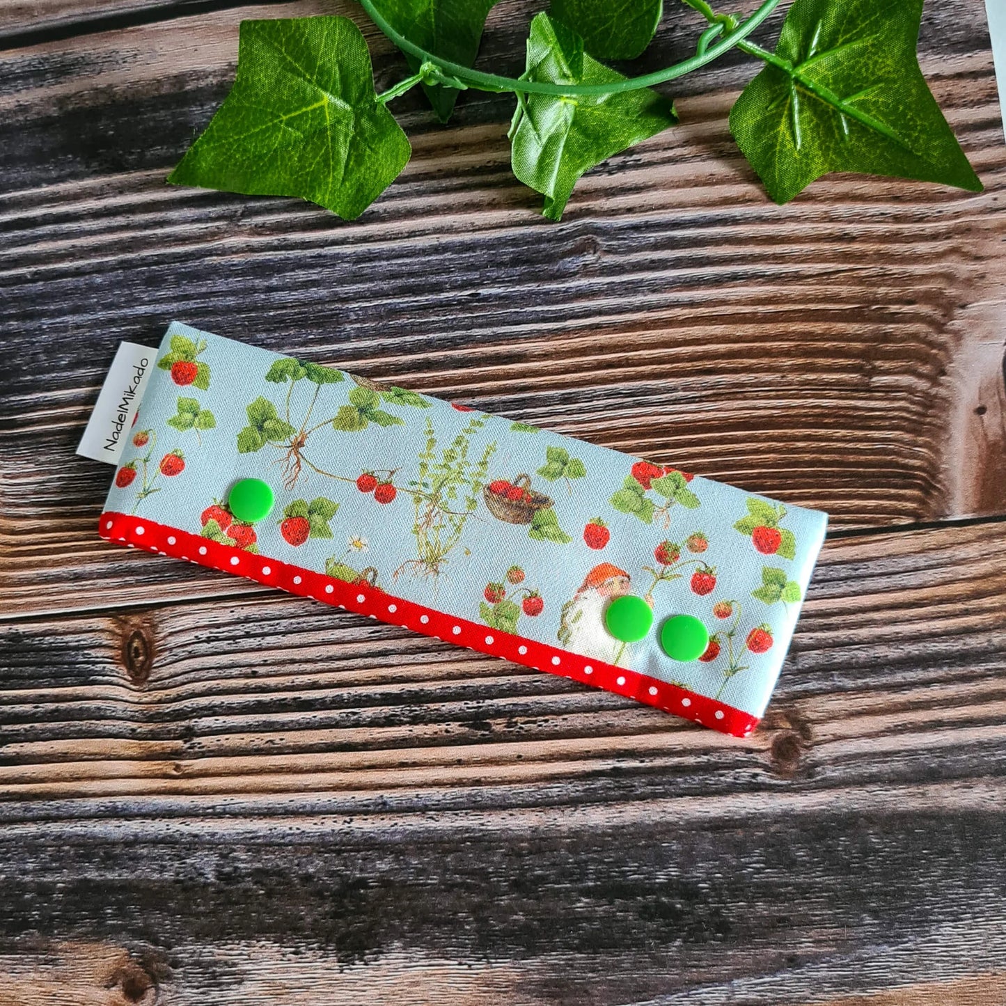 Wichtel und Erdbeeren - Nadelgarage für Rundstricknadeln