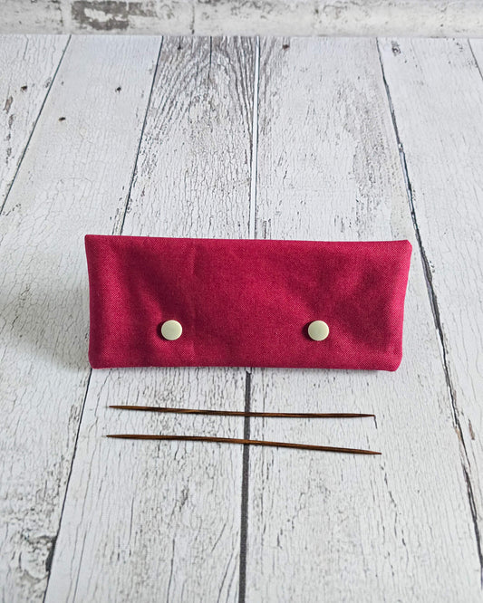 Nadelgarage 15 cm aus beerenfarbenem Canvas handgenäht in Bayern von Nadelmikado