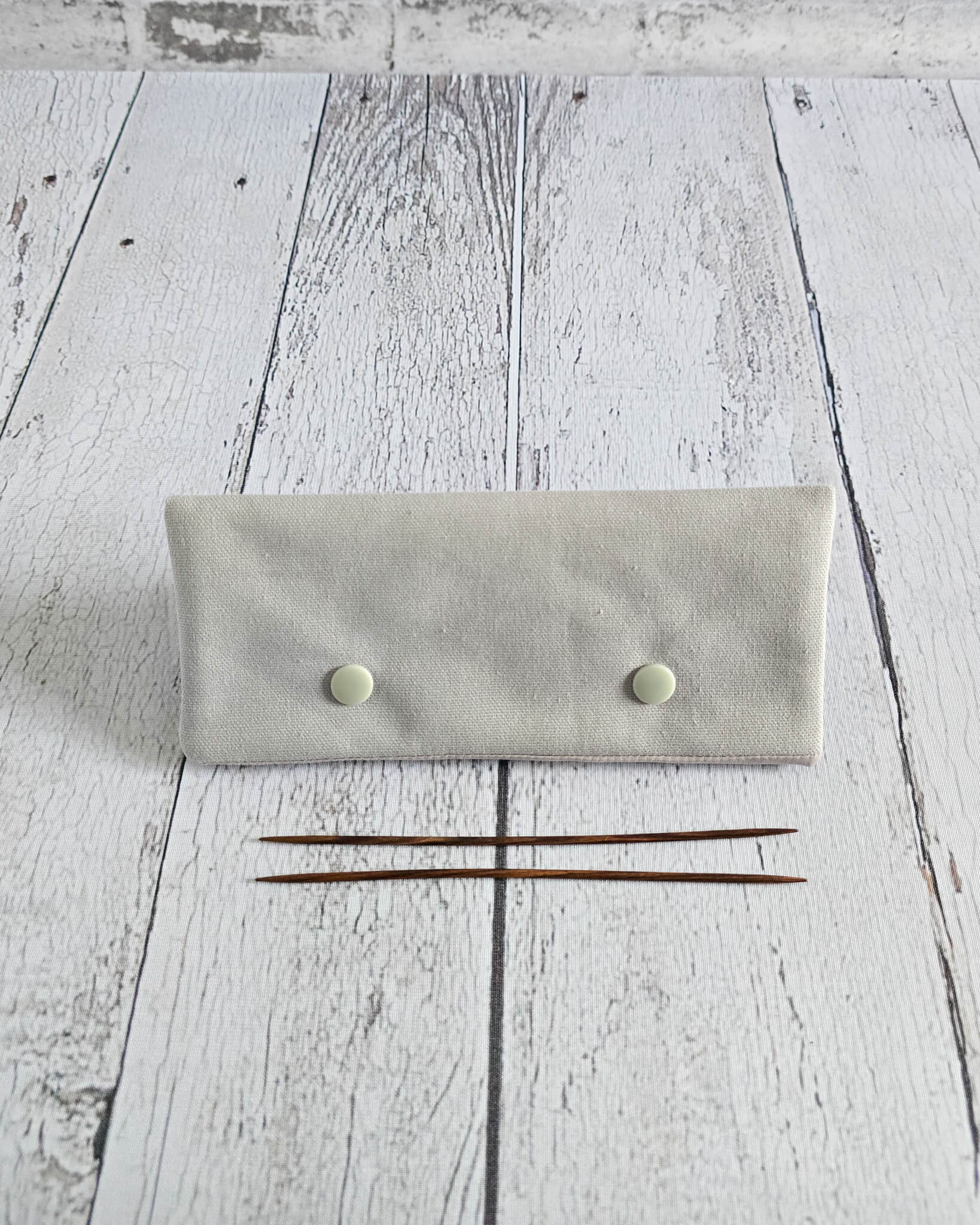 Nadelgarage 15 cm aus mausgrauem Canvas handgenäht in Bayern von Nadelmikado