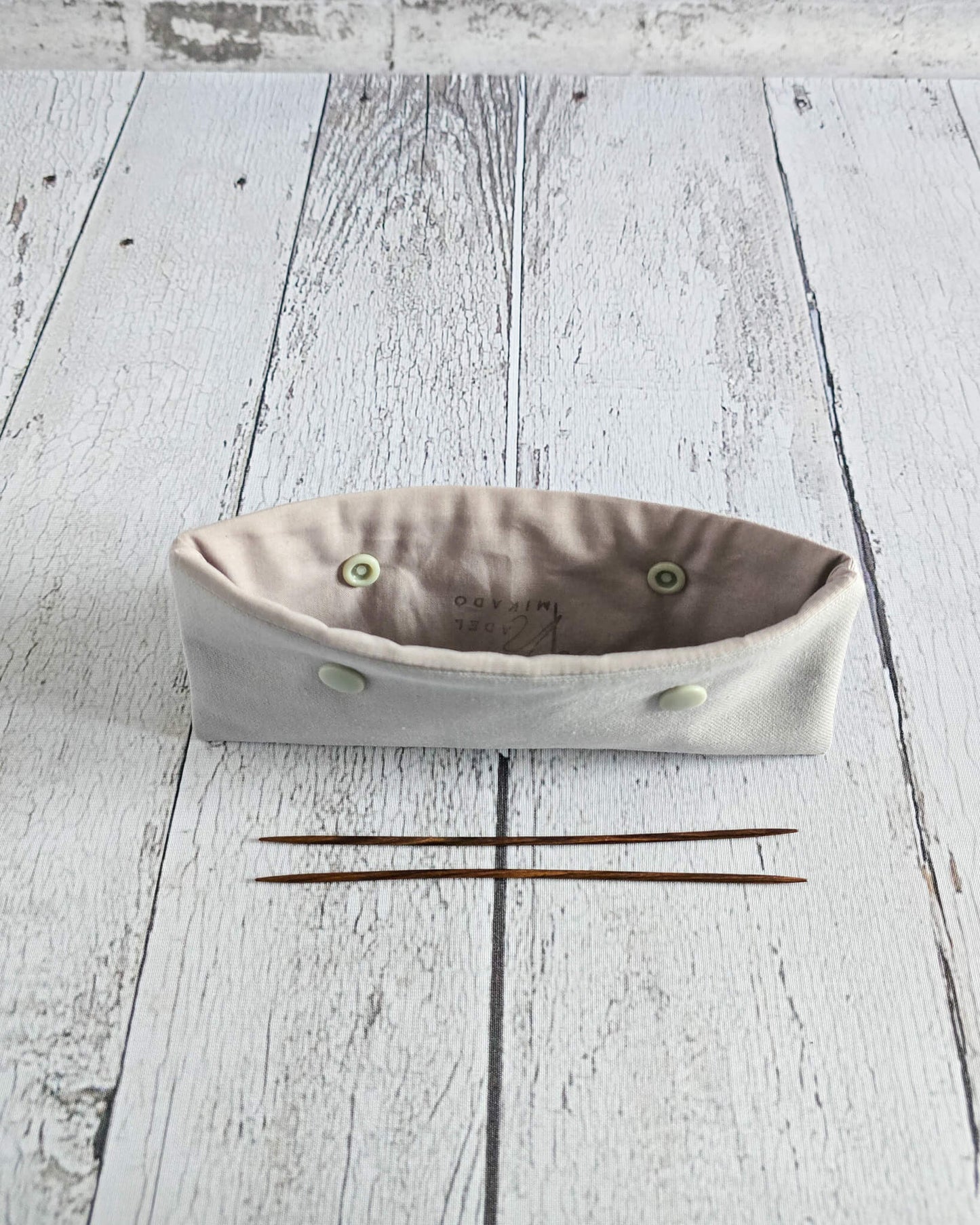 Nadelgarage 15 cm aus mausgrauem Canvas handgenäht in Bayern von Nadelmikado