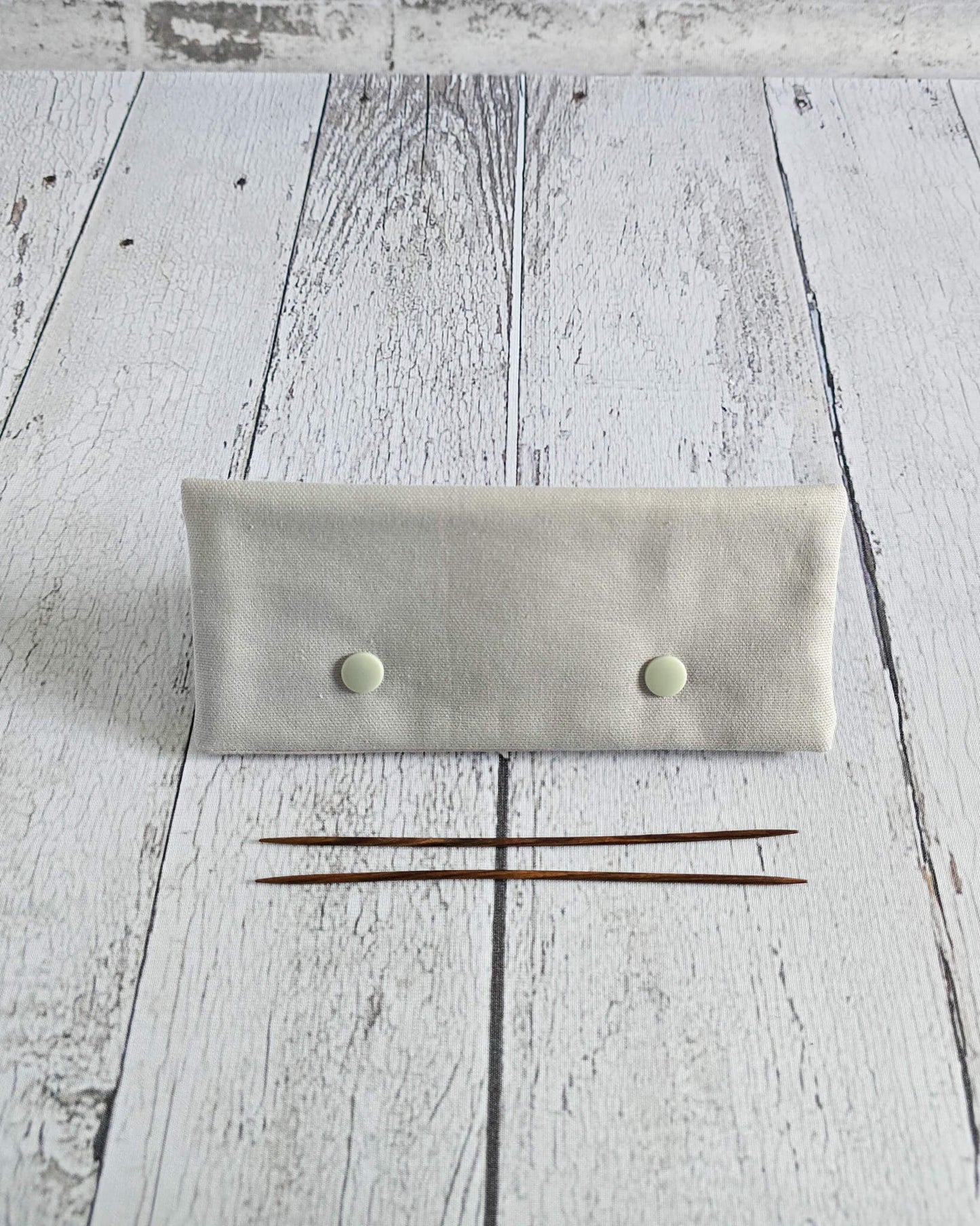 Nadelgarage 15 cm aus mausgrauem Canvas handgenäht in Bayern von Nadelmikado