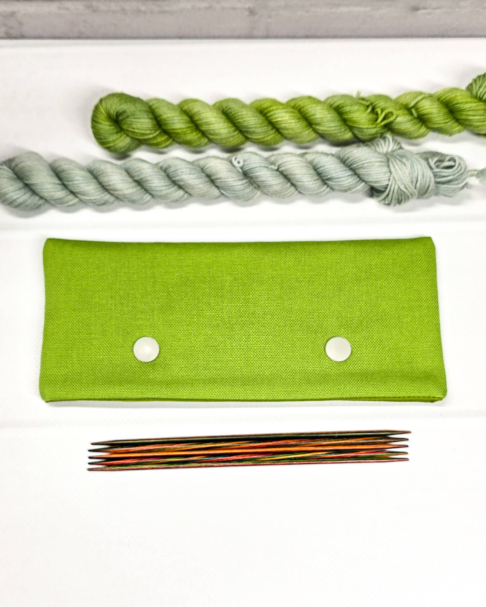 Nadelgarage 15 cm aus moosgrünem Canvas handgenäht in Bayern von Nadelmikado