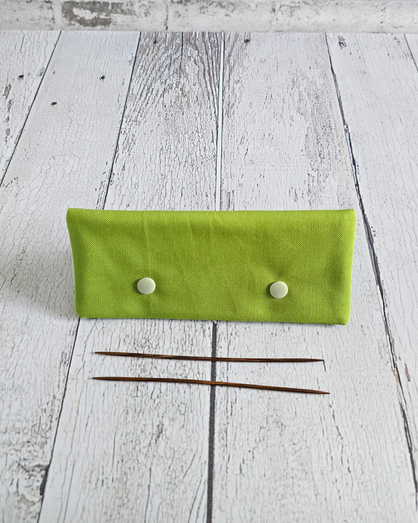 Nadelgarage 15 cm aus moosgrünem Canvas handgenäht in Bayern von Nadelmikado