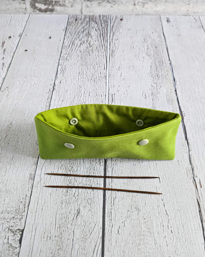 Nadelgarage 15 cm aus moosgrünem Canvas handgenäht in Bayern von Nadelmikado