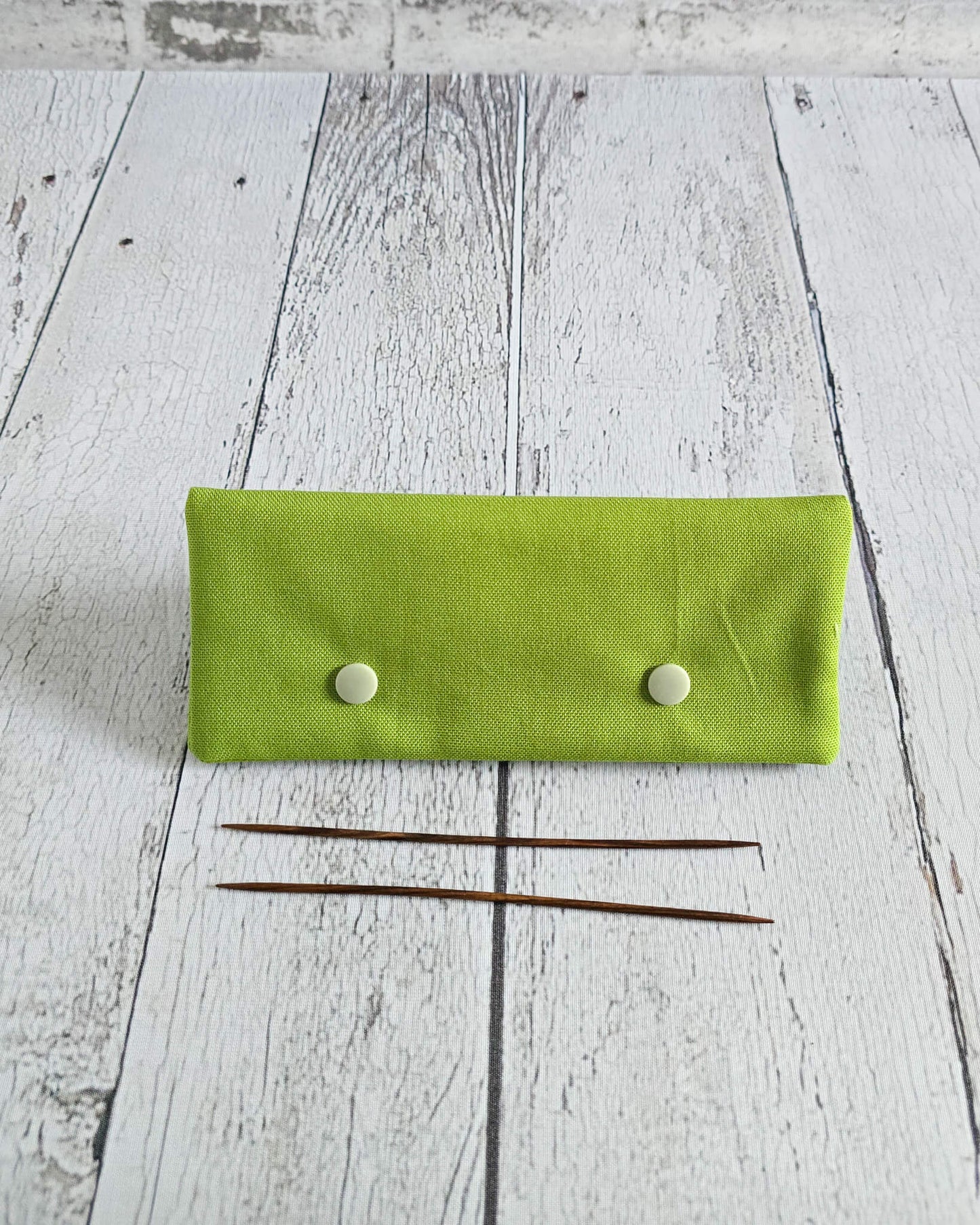 Nadelgarage 15 cm aus moosgrünem Canvas handgenäht in Bayern von Nadelmikado