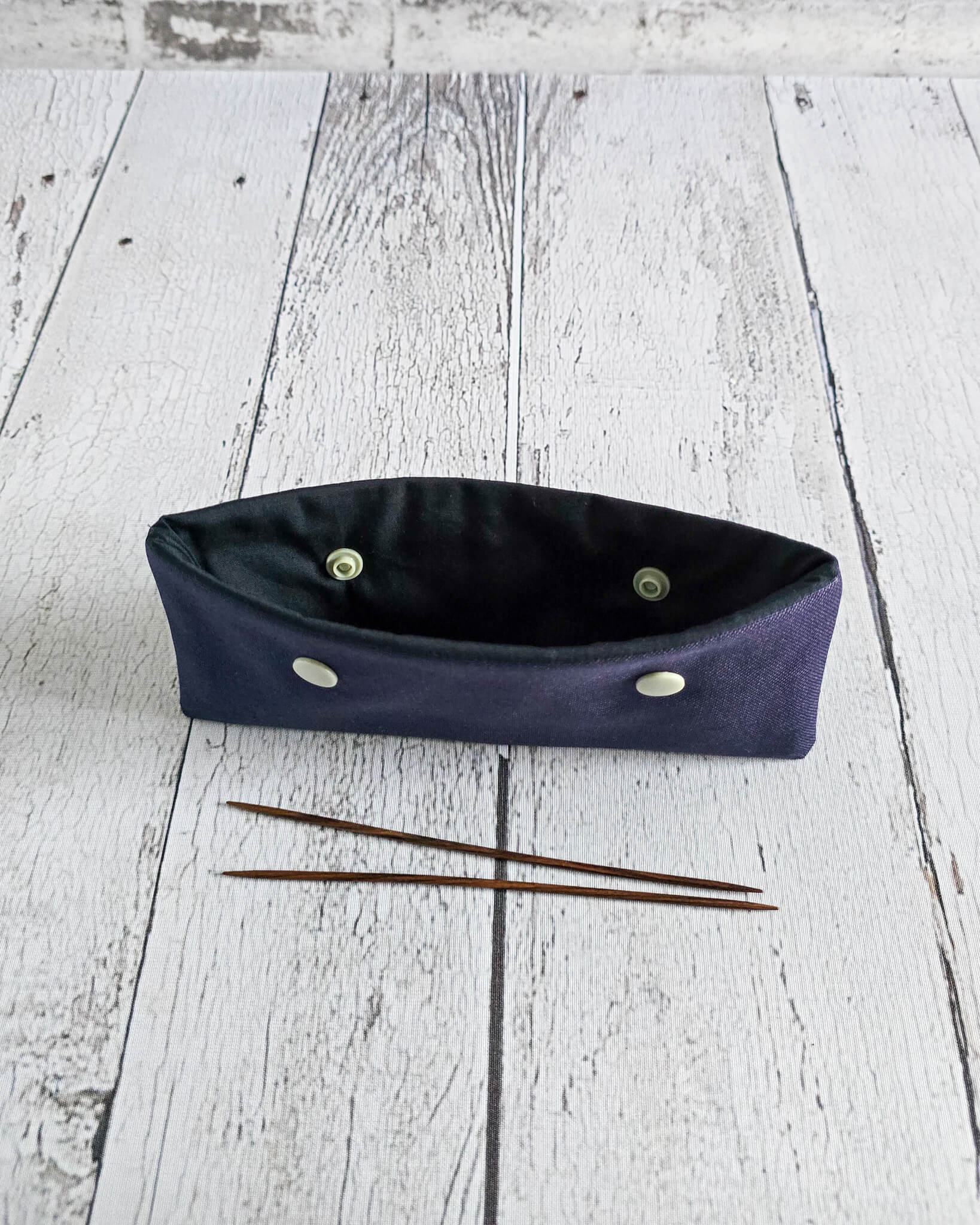 Nadelgarage 15 cm aus navyblauem Canvas handgenäht in Bayern von Nadelmikado