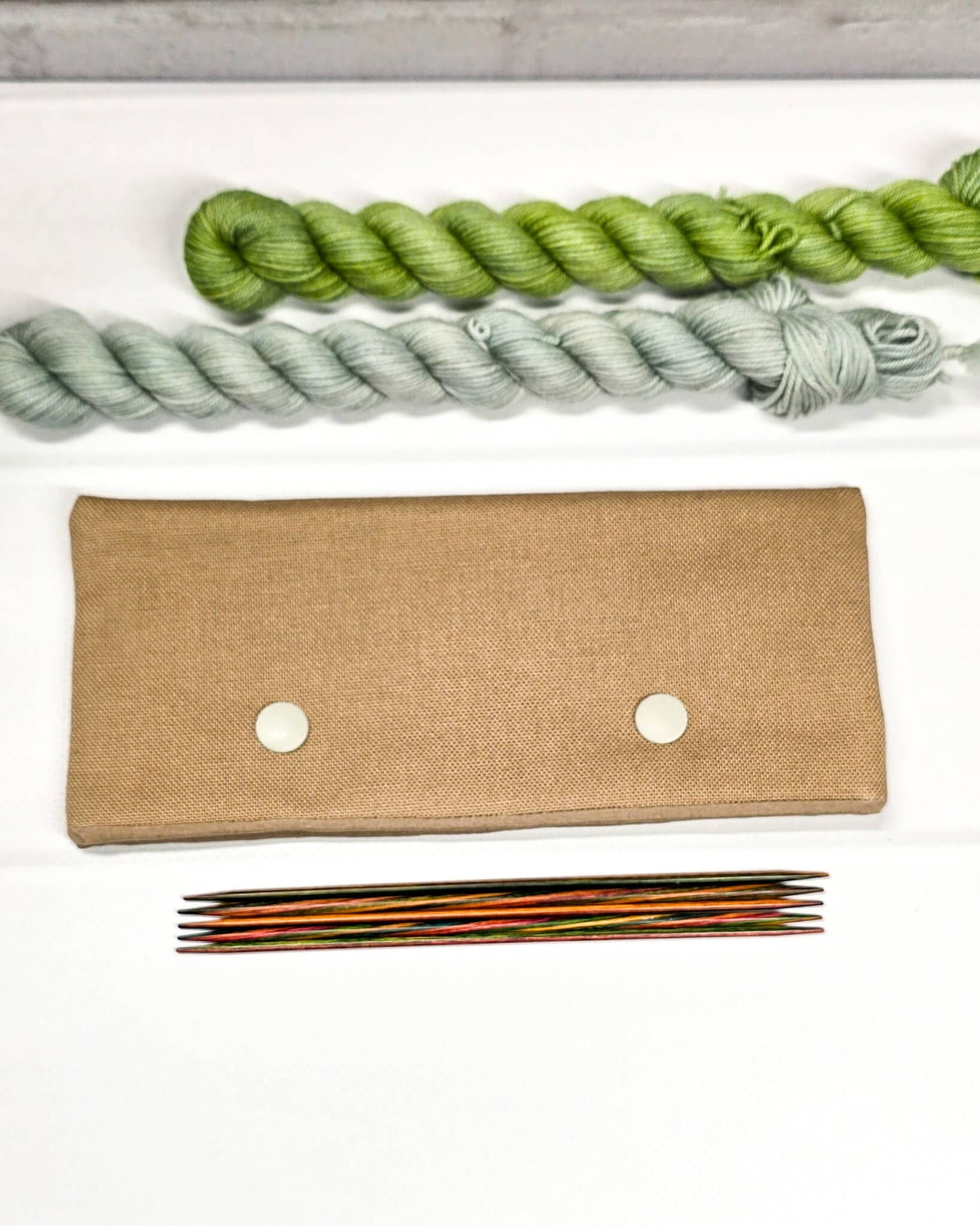 Nadelgarage 15 cm aus taupefarbenem Canvas handgenäht in Bayern von Nadelmikado
