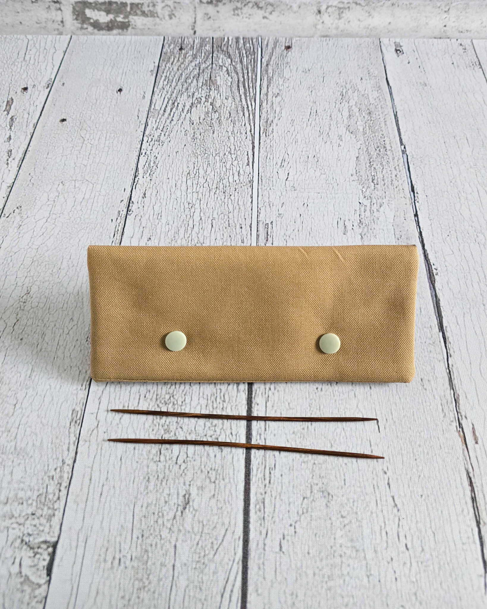 Nadelgarage 15 cm aus taupefarbenem Canvas handgenäht in Bayern von Nadelmikado