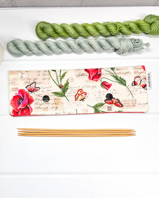 Nadelgarage 20 cm Poppy Letters – Mohnblumen-Design, handgemacht in Bayern von Nadelmikado