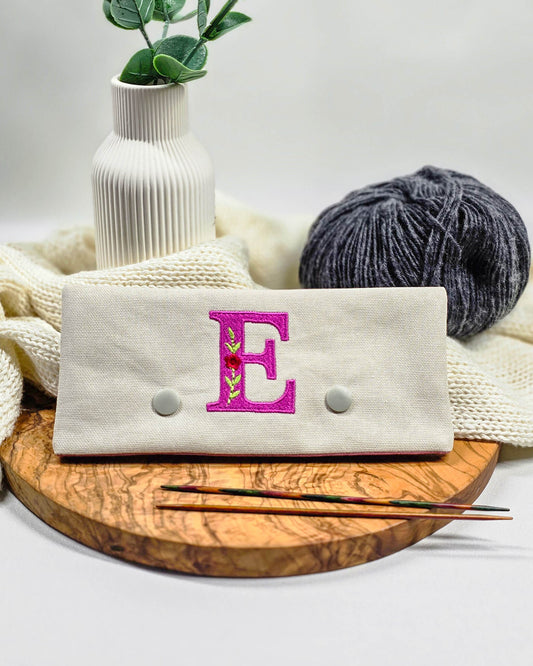 Nadelgarage Monogramm - Beere