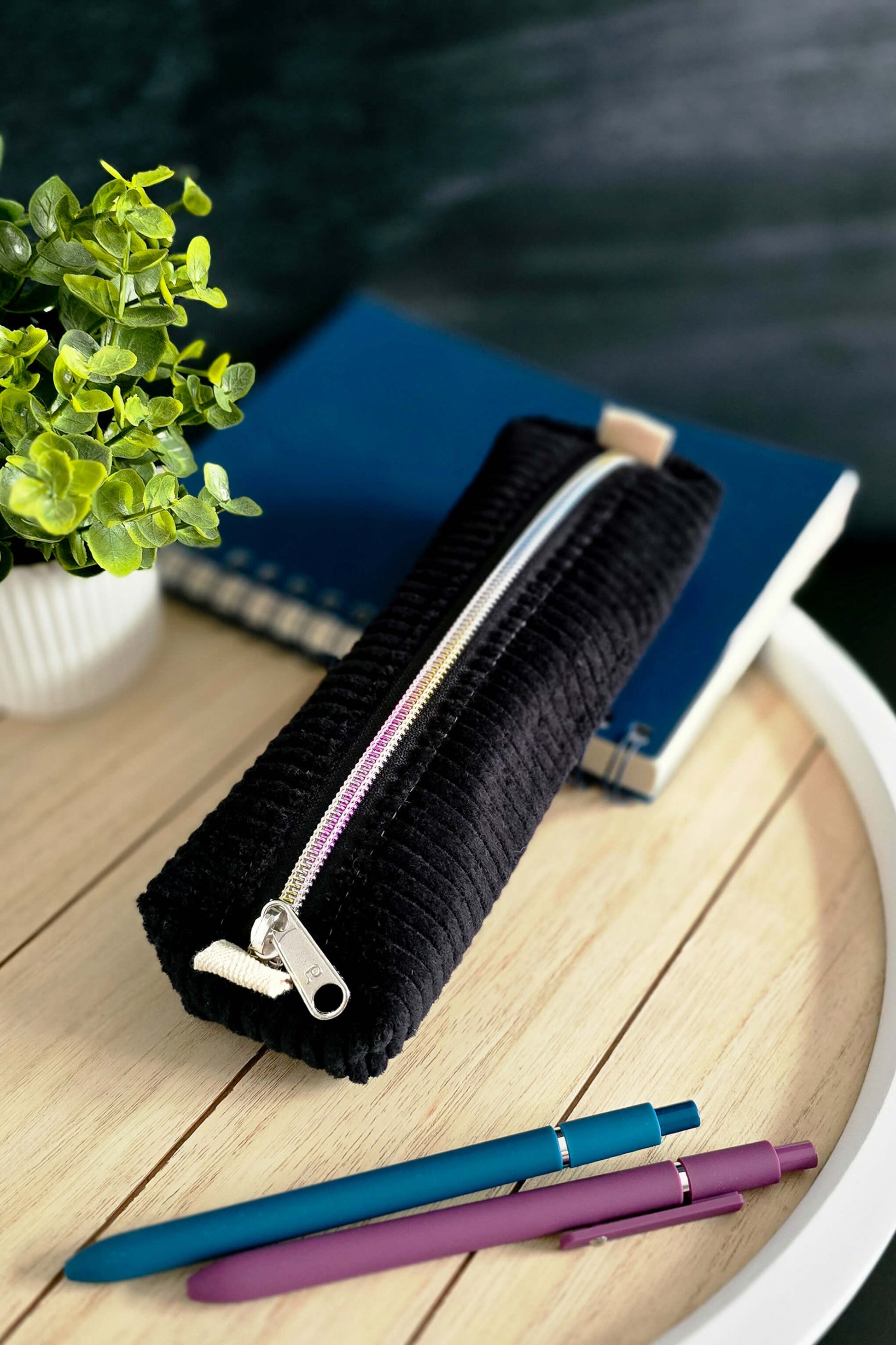 Edle Cordtasche für kreative Ordnung – handgemacht und vielseitig einsetzbar