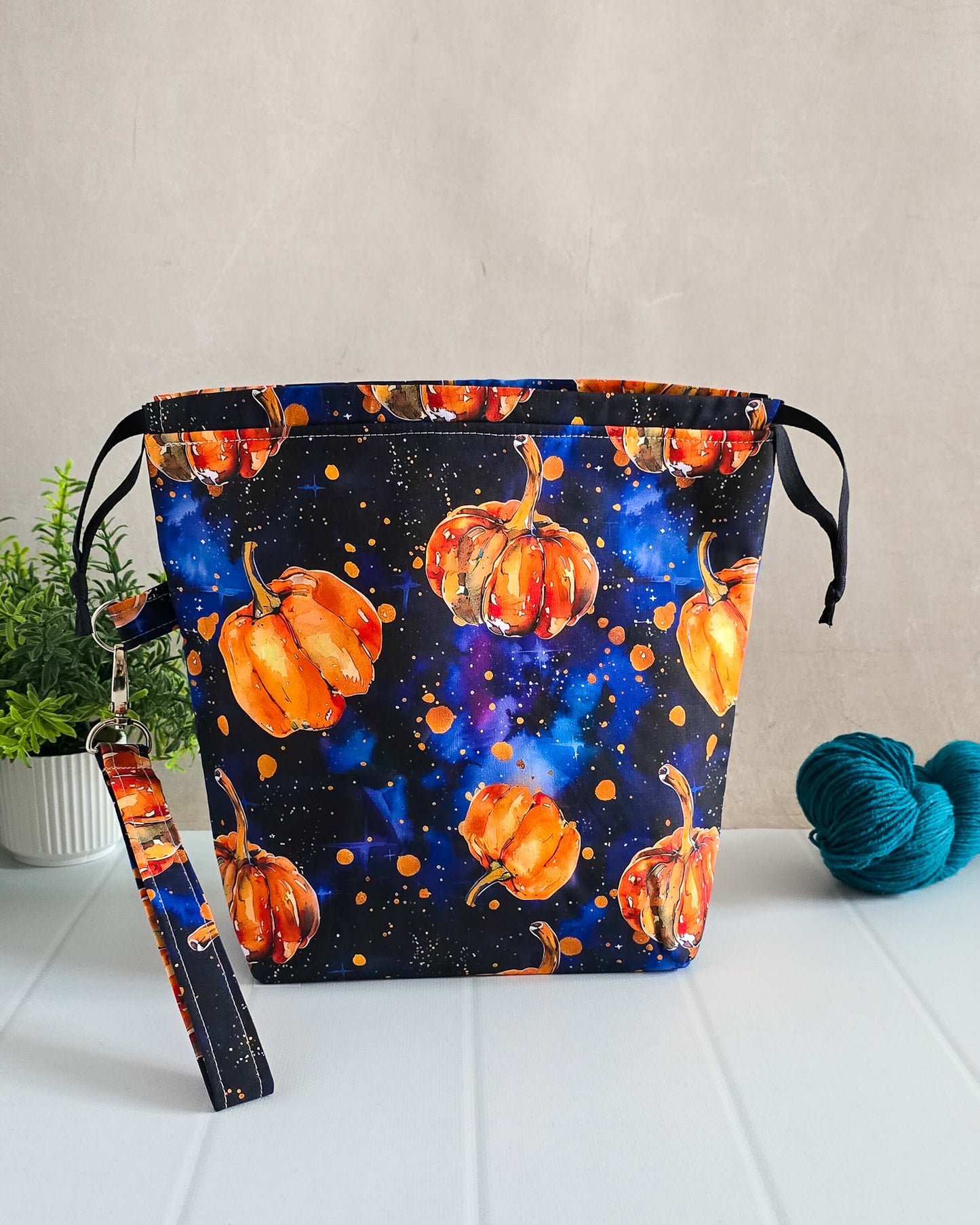 Projekttasche Cosmic Pumpkin – Kürbisse im Galaxie-Design