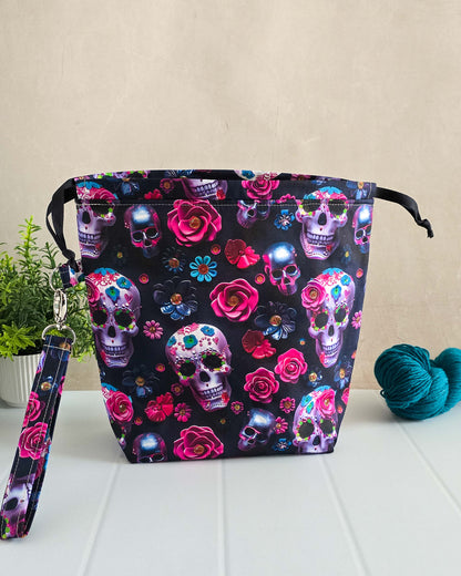 Projekttasche Sugar Skull – Totenköpfe & Rosen im Día-de-los-Muertos-Stil
