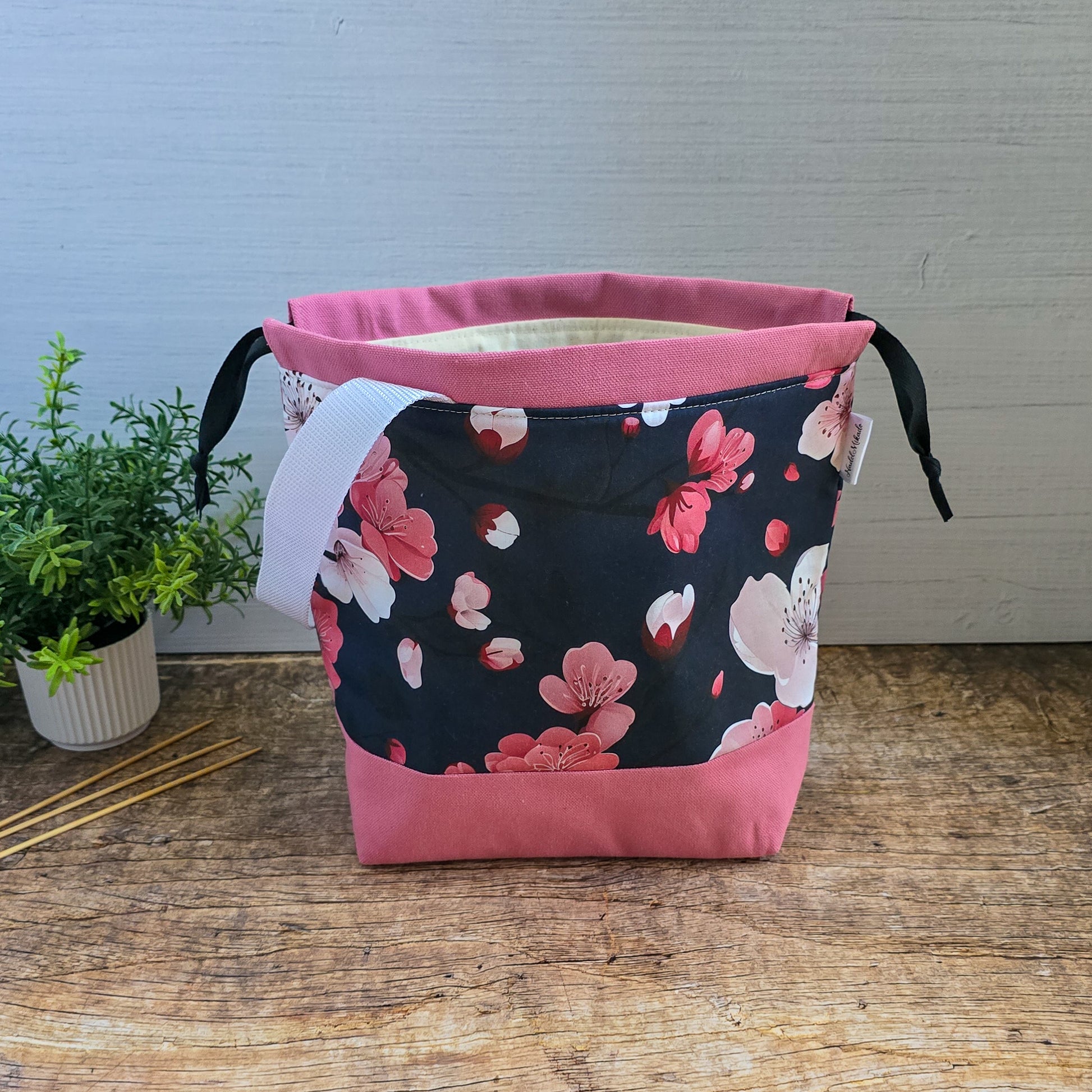 {{ Projekttasche Project bag for knitters Stricktasche Handarbeitstasche Strickprojekttasche knitting project bag}}