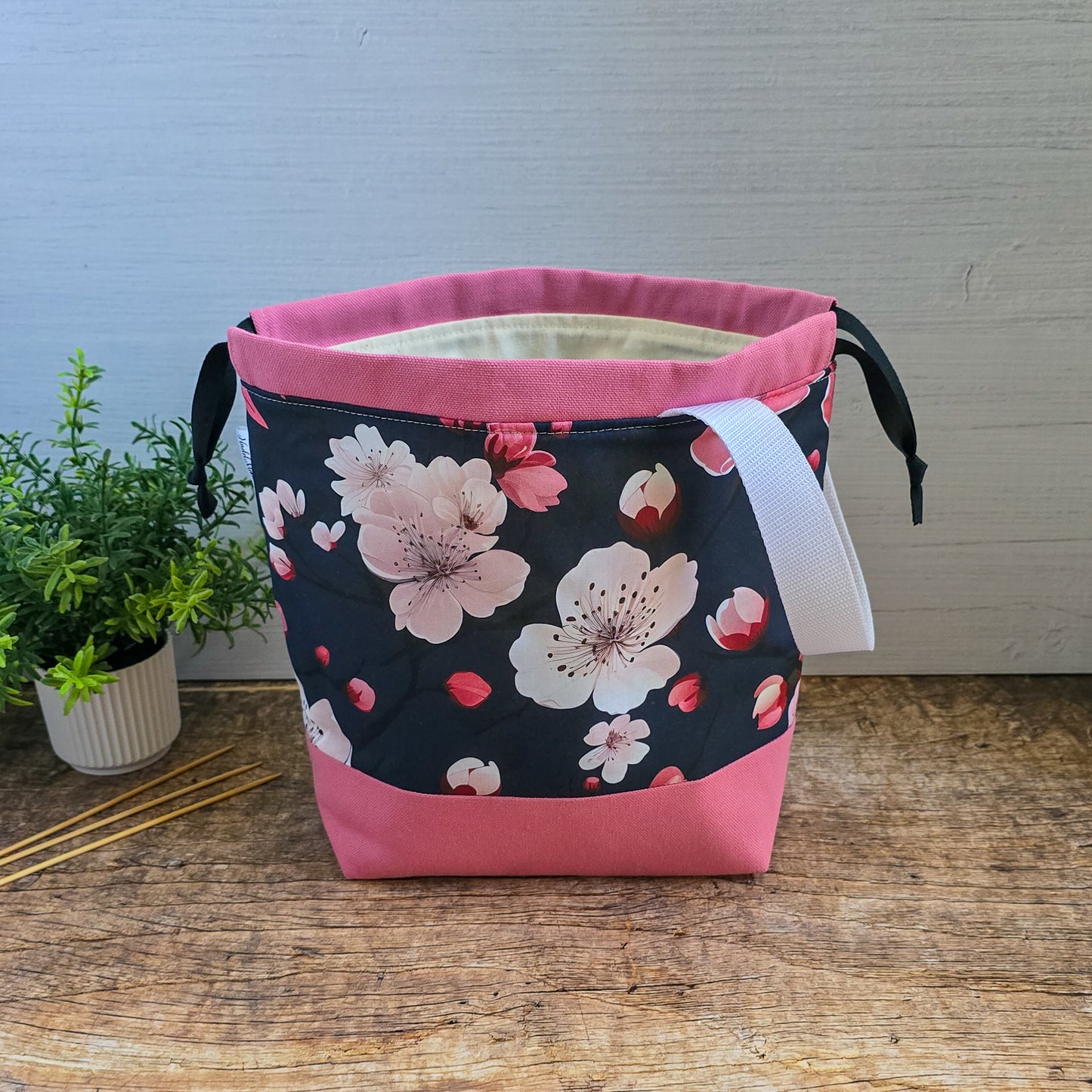 {{ Projekttasche Project bag for knitters Stricktasche Handarbeitstasche Strickprojekttasche knitting project bag}}