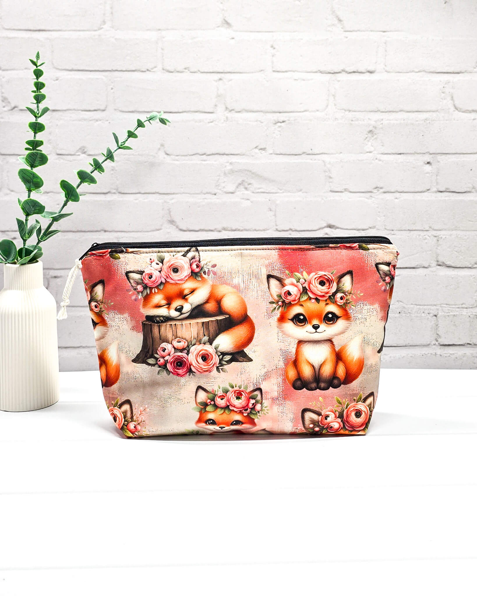 Handgenähte Projekttasche Foxy Blooms mit Fuchsmotiv und Blumenkranz, handgenäht in Bayern von Nadelmikado