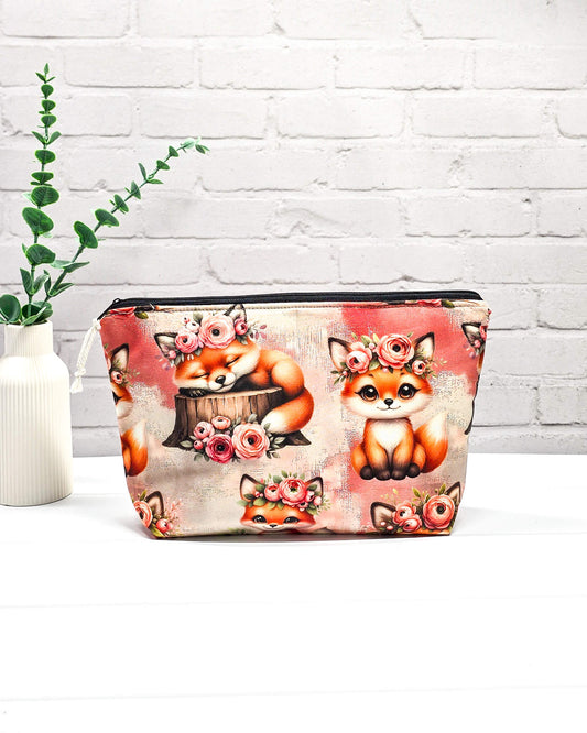 Handgenähte Projekttasche Foxy Blooms mit Fuchsmotiv und Blumenkranz, handgenäht in Bayern von Nadelmikado