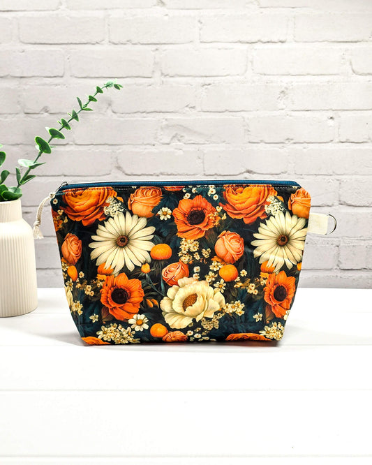 Projekttasche Größe S mit Blumenmotiven - handgenäht in Bayern von Nadelmikado