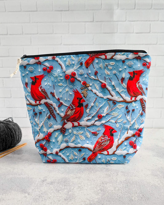 Njord Stricktasche mit rotem Vogelmotiv auf blauem Winterstoff-handmade in Bayern von Nadelmikado