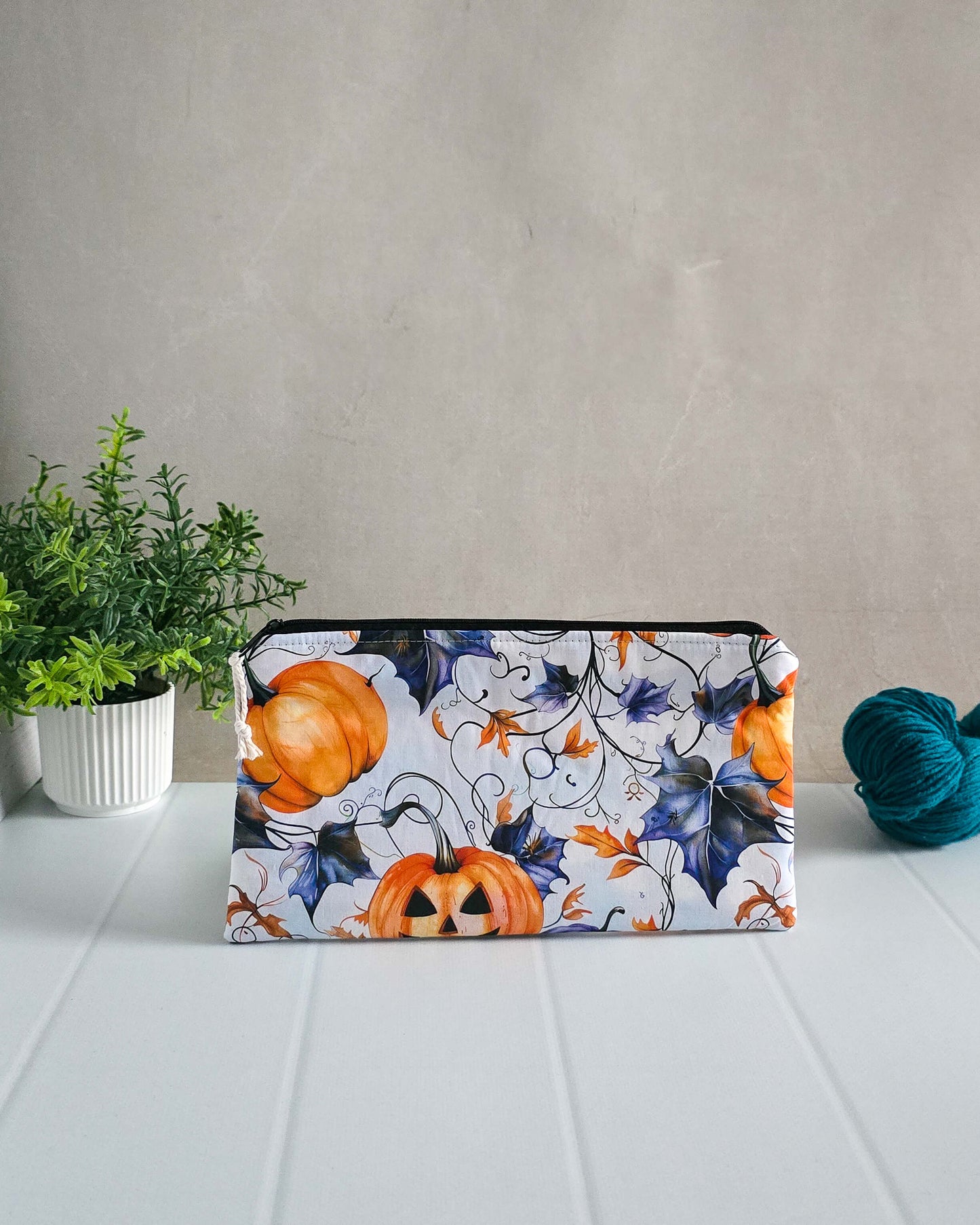 Projekttasche Elegant Pumpkin – Kürbisse & Blätter auf Weiß