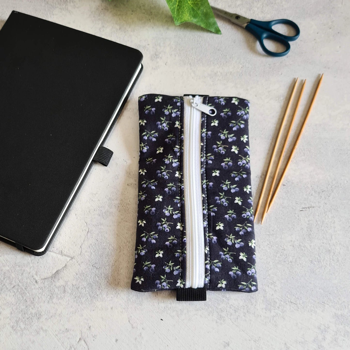 Blaubeeren - Stiftemäppchen mit Gummizug