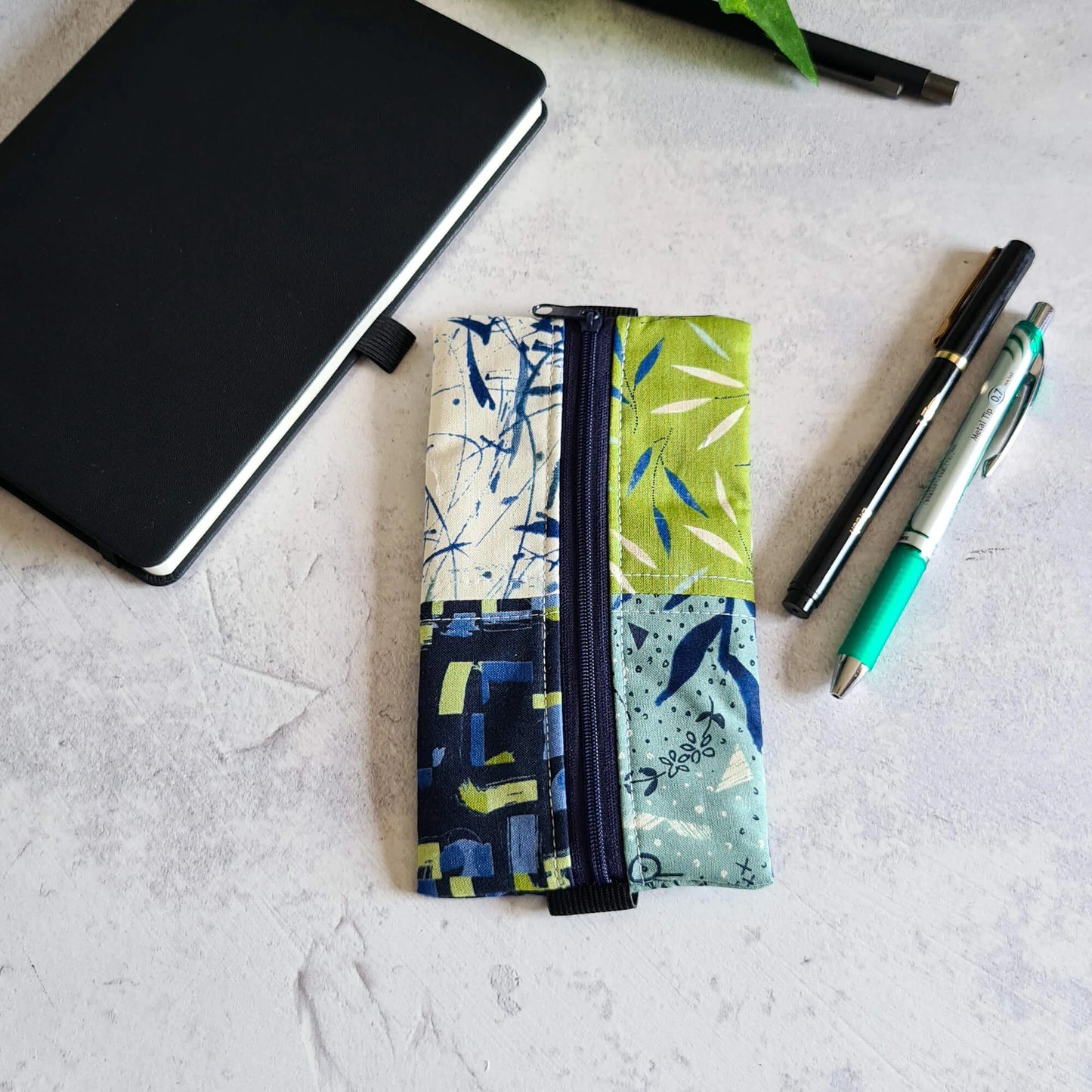Grün - Blau - Stiftemäppchen mit Gummizug