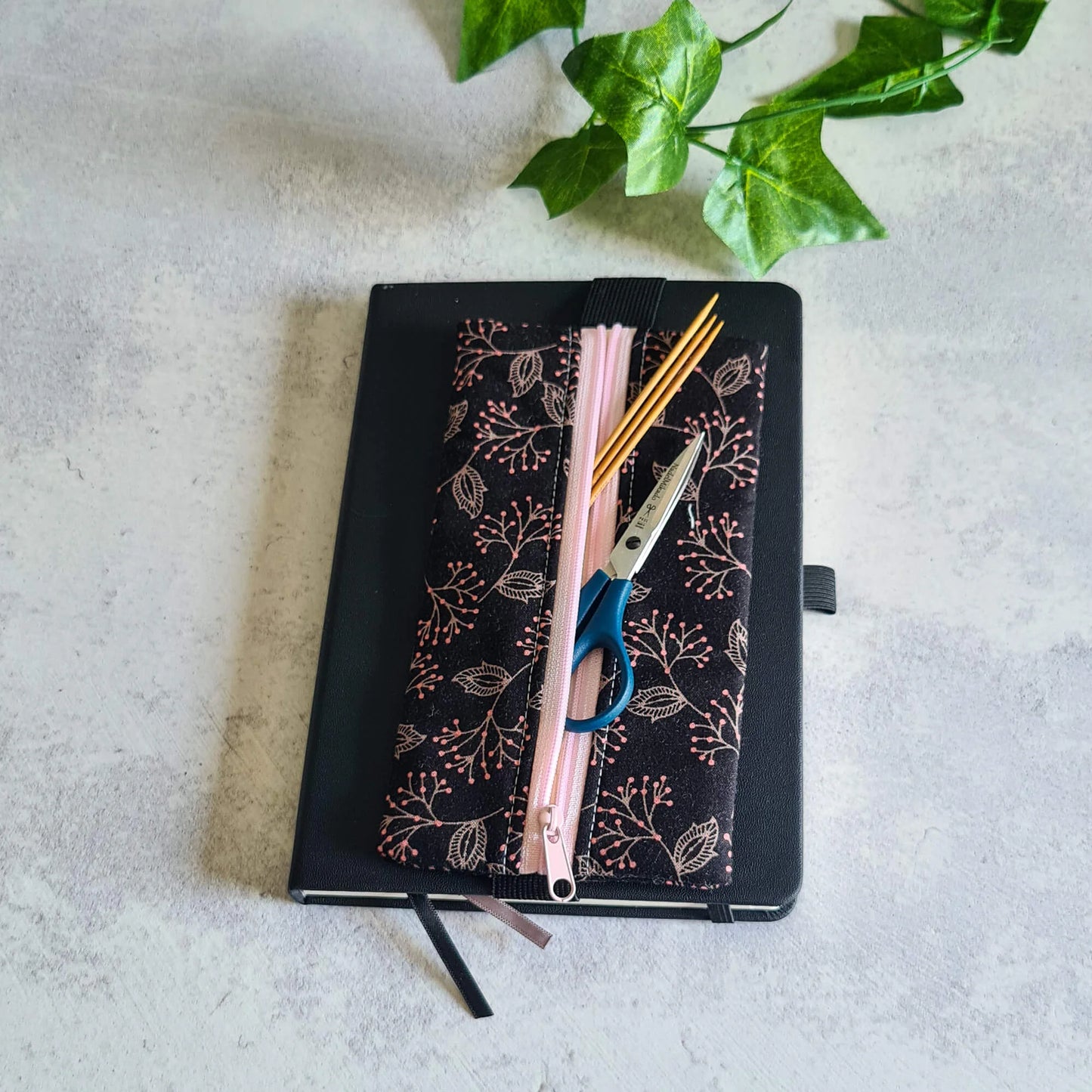 Rosa Blümchen - Stiftemäppchen mit Gummizug
