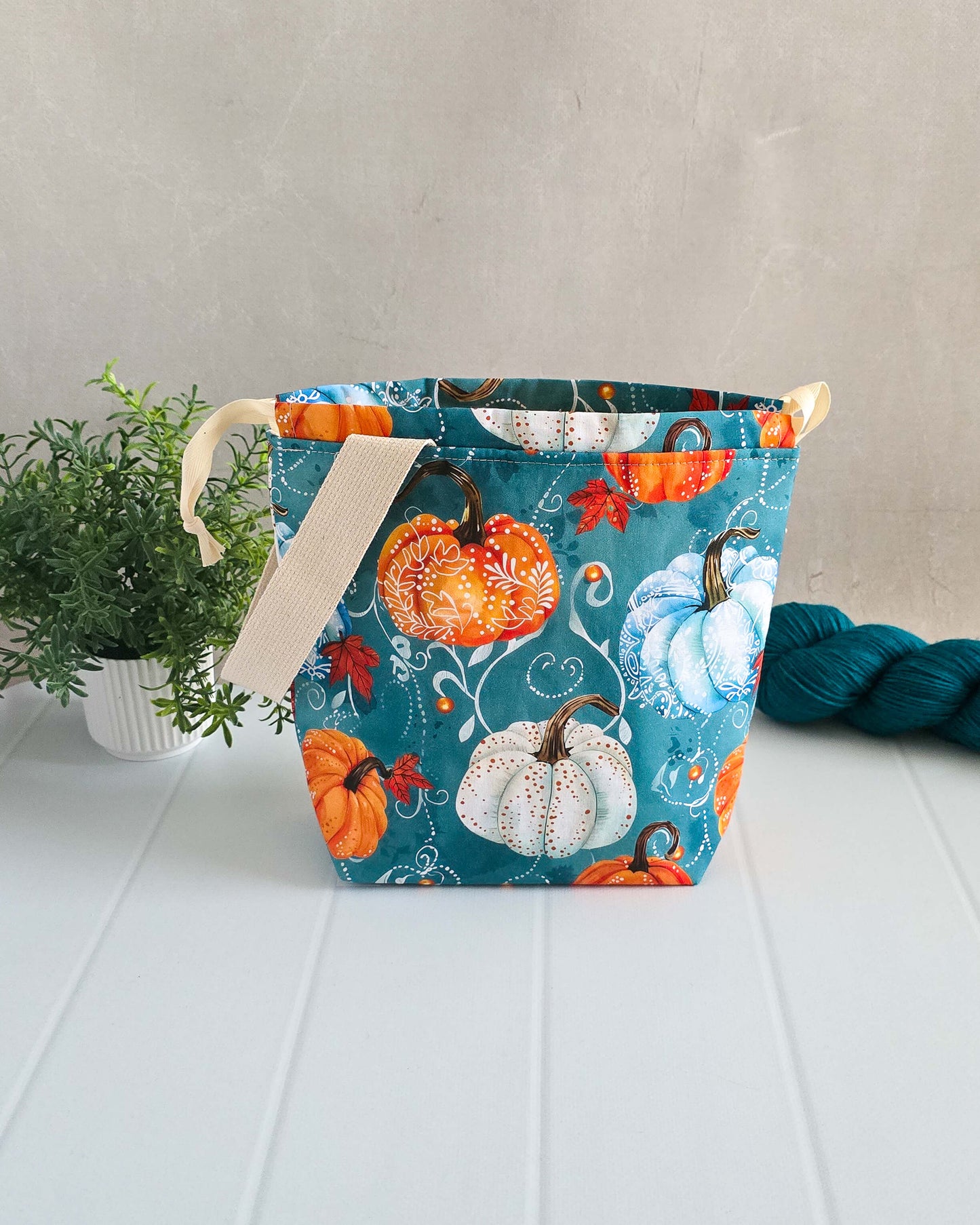 Projekttasche Blue Pumpkin – Kürbisse & Ornamente auf Petrolblau