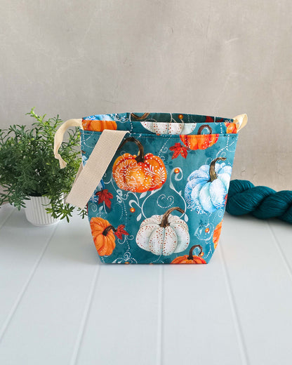 Projekttasche Blue Pumpkin – Kürbisse & Ornamente auf Petrolblau