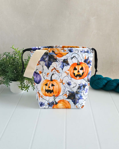 Projekttasche Elegant Pumpkin – Kürbisse & Blätter auf Weiß