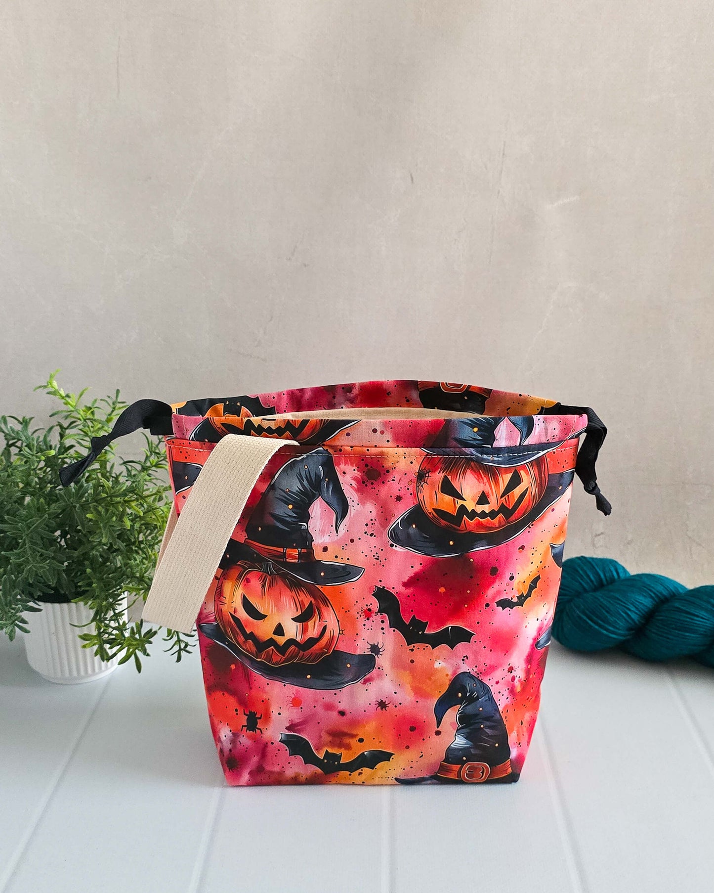 Projekttasche Pumpkin Witch – Kürbisgesichter mit Hexenhut & Fledermäusen